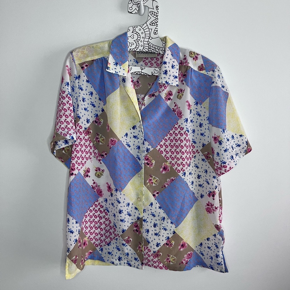 DonnKenny Petite Multicolored Shoulder Pads Button Up Short Sleeves. Size PL